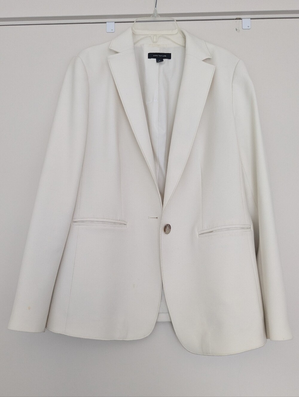 EUC Ann Taylor Cream Women's Blazer, Size 6